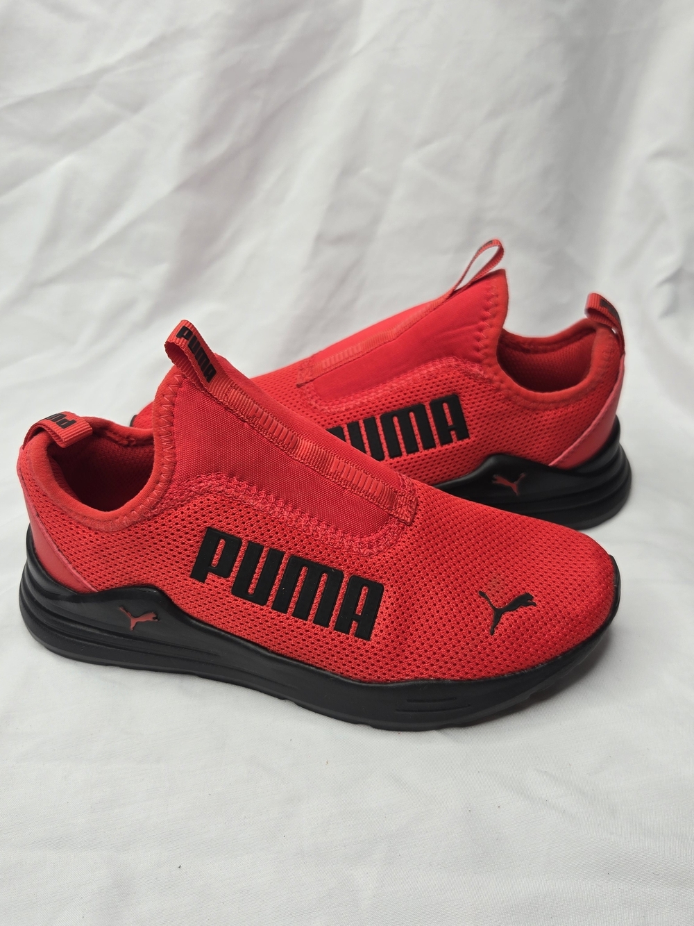 New PUMA Kids Slip On Sneakers Red Black SoftFoam+ Shoes Size 2C